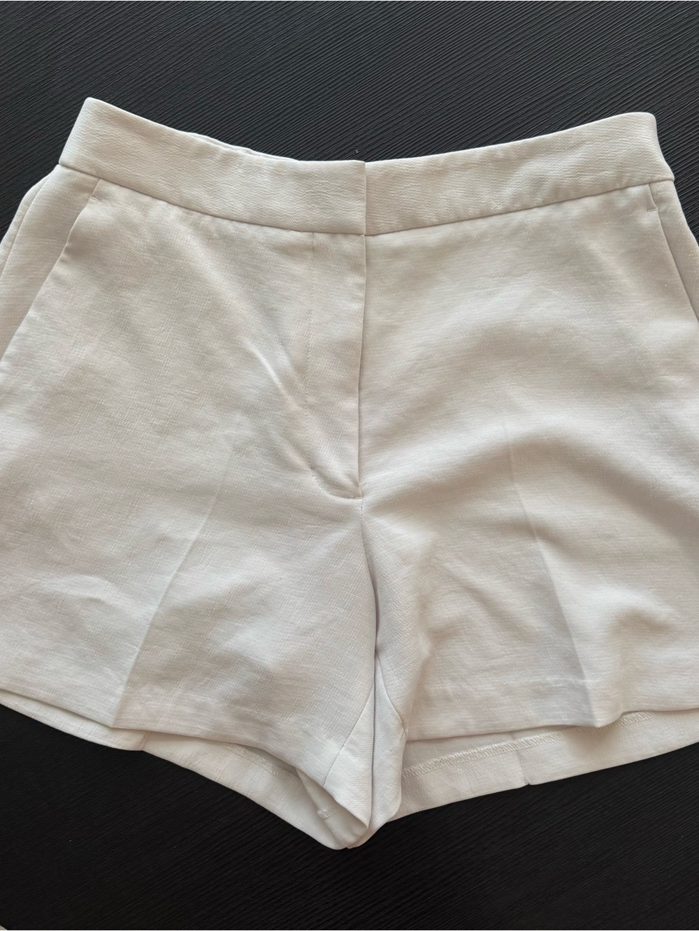 Aritzia The Limitless - High-Waist Tailored Shorts in Off-White/Cream